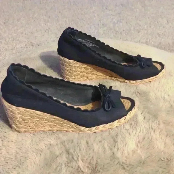 Lauren Ralph Lauren black wedge heels, size 6B, black - Picture 6 of 8